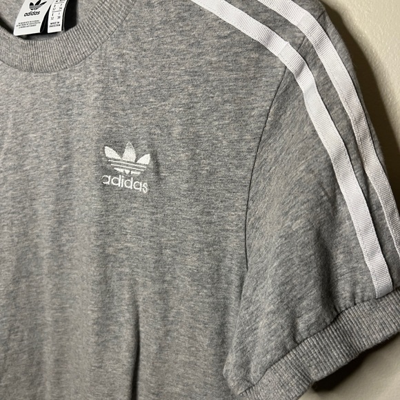 Adidas size XS tee (fits like a S for women) - Picture 2 of 4